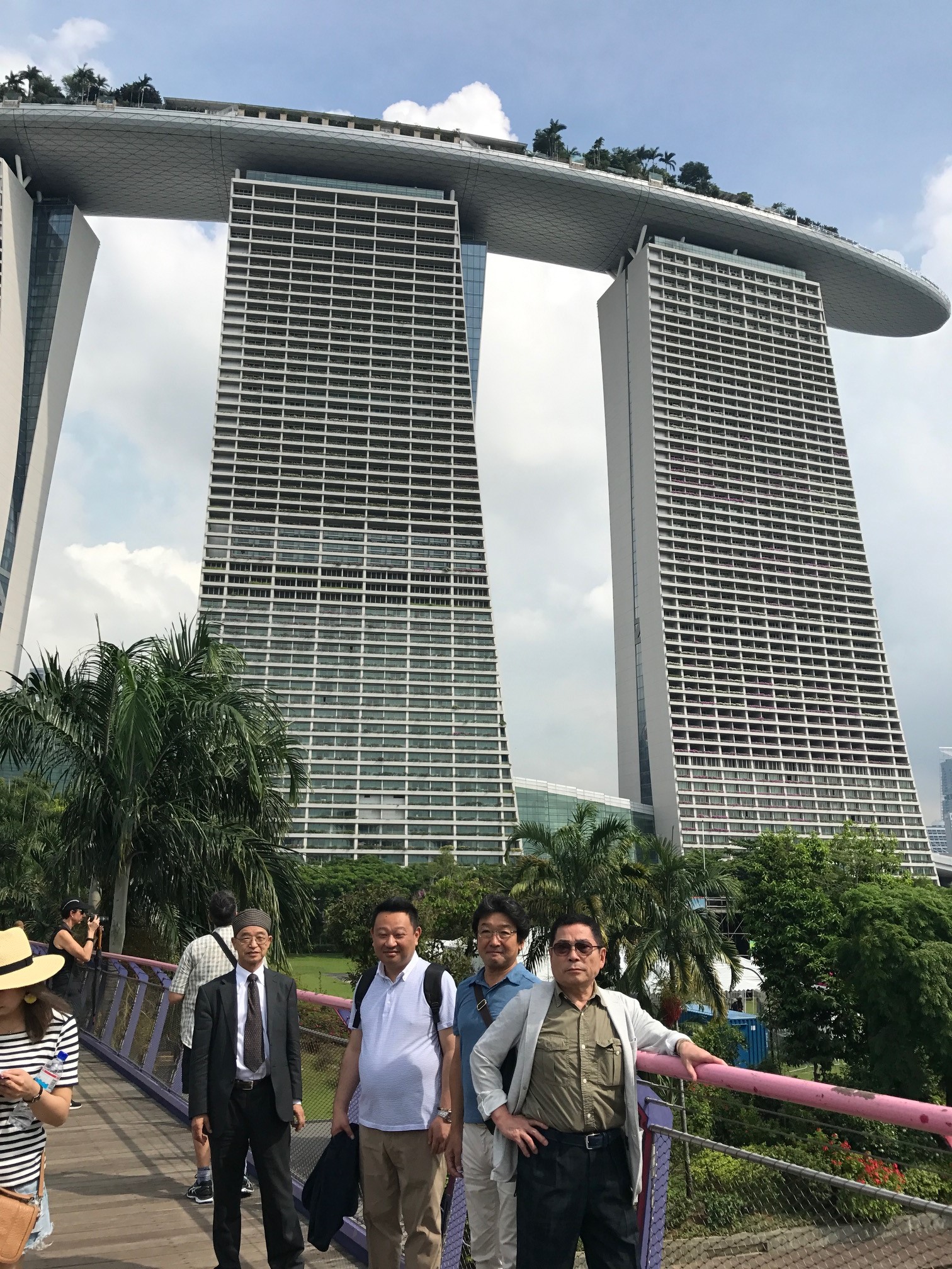 シンガポール